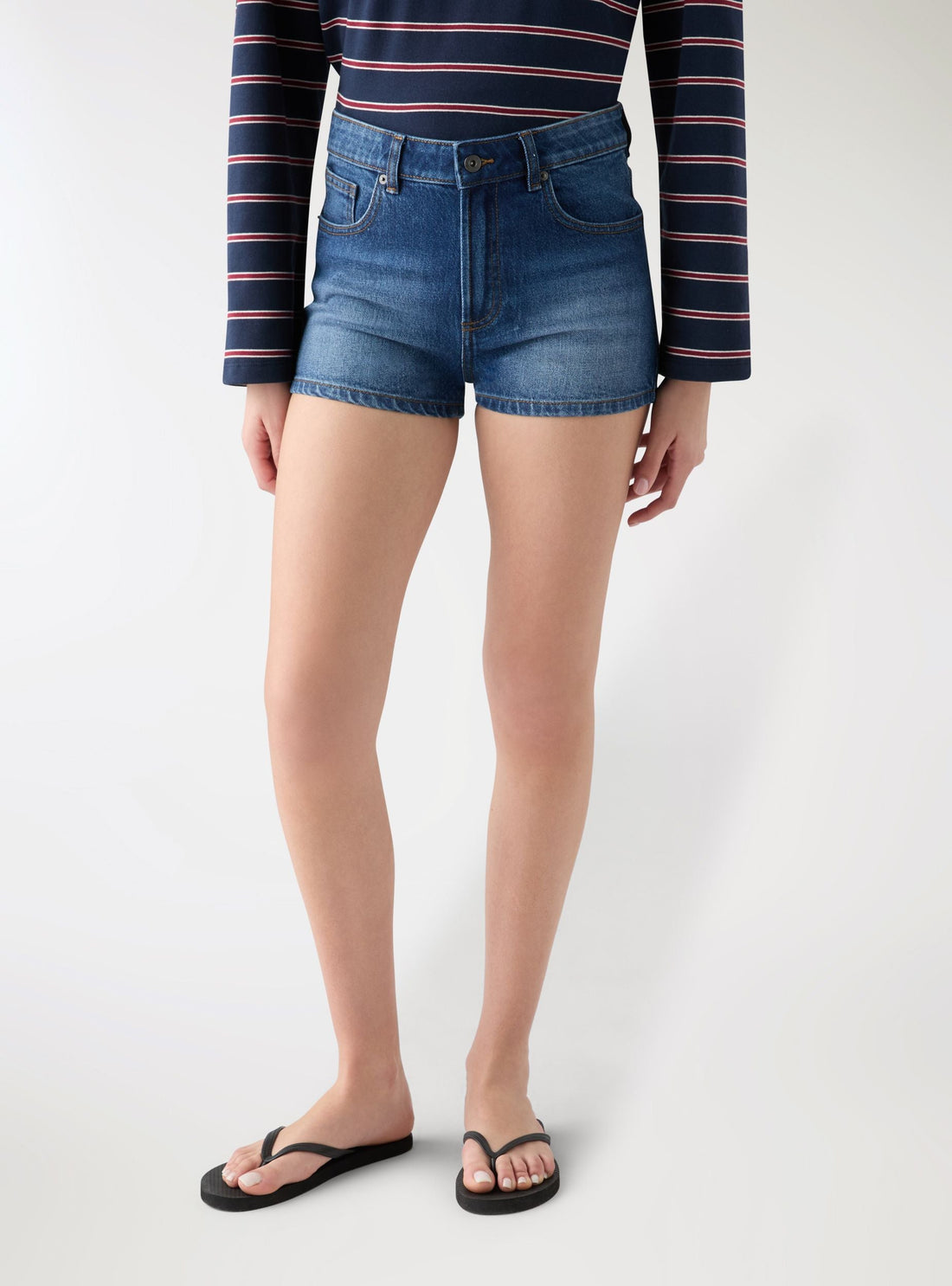 Jeans shorts con strappi
