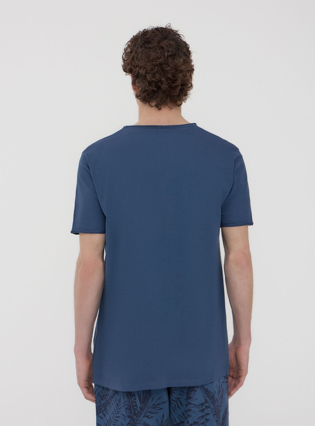 T-shirt con fantasia palme sulle spalle