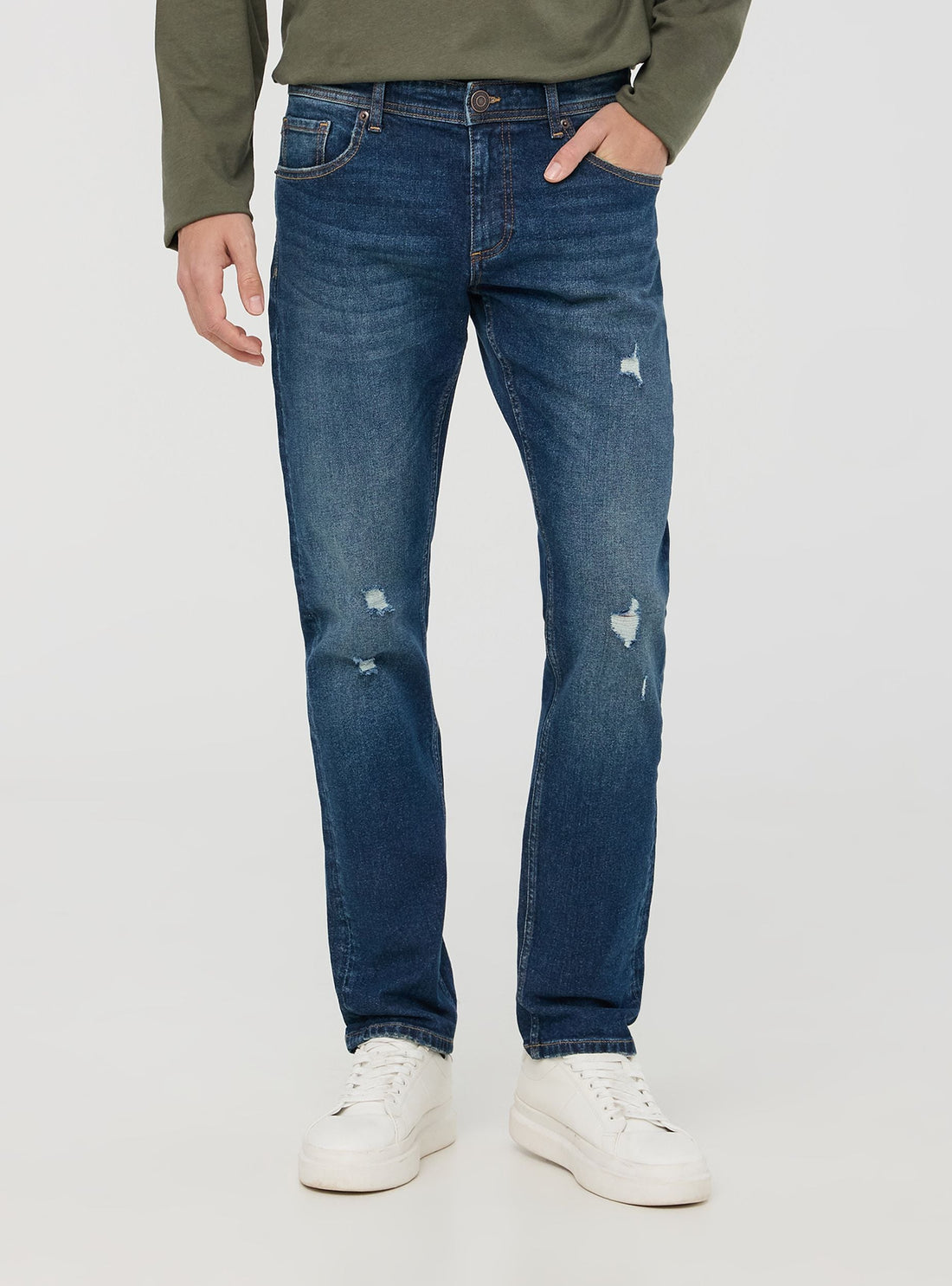 Jeans skinny scuri con piccoli strappi