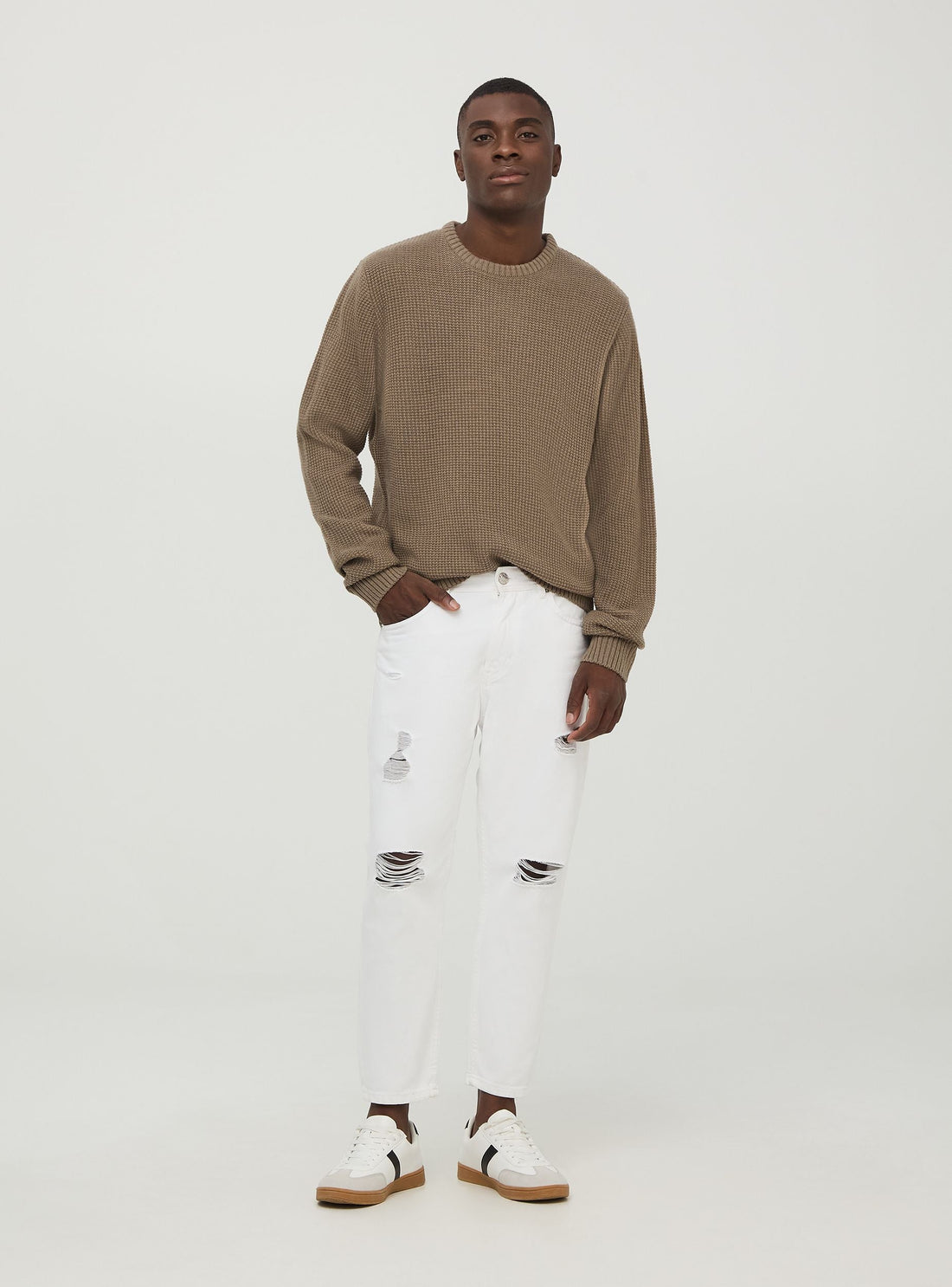 Jeans loose fit con strappi