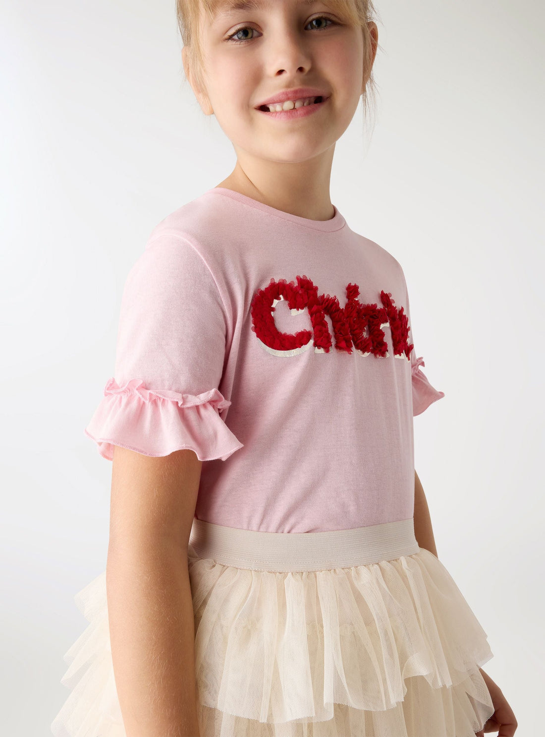 T-shirt con scritta e maniche a balze