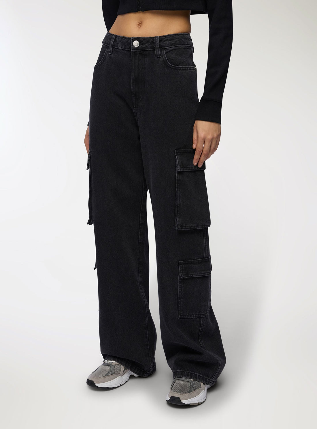 Jeans cargo con tasche multiple