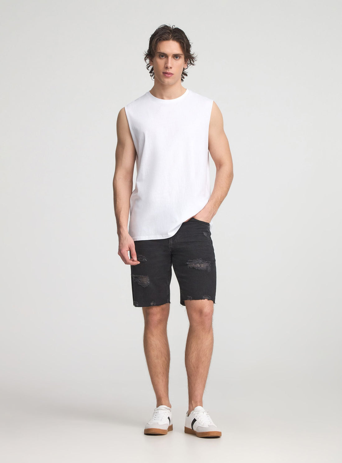 Shorts jeans con strappi