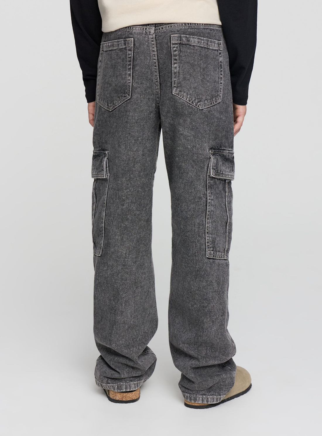 Jeans cargo con tasche applicate