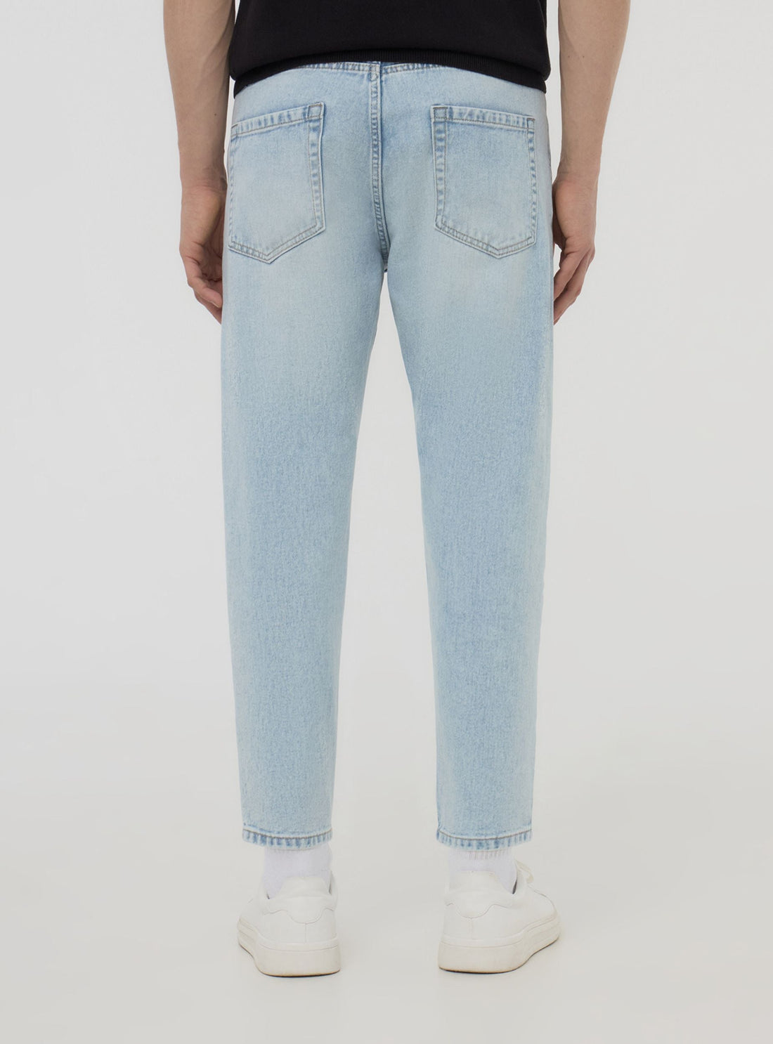 Jeans con strappi piccoli loose fit