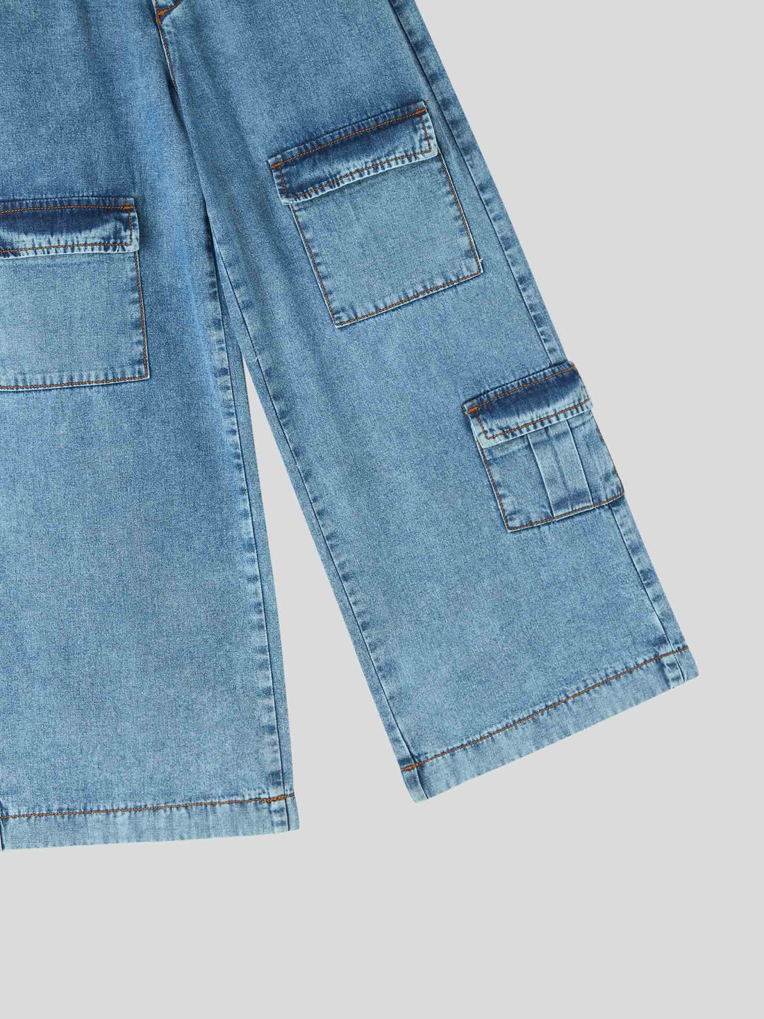 Jeans cargo con gamba ampia