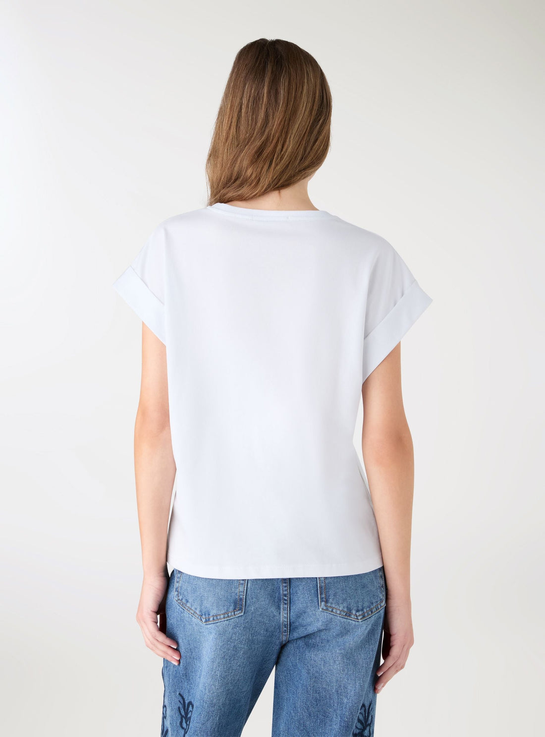 T-shirt a tinta unita con maniche risvoltate