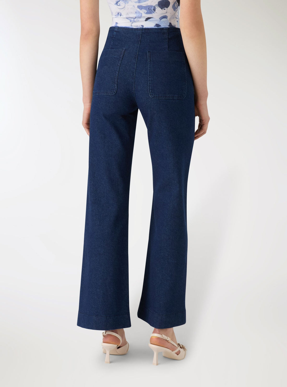 Jeans wide leg con tasche applicate
