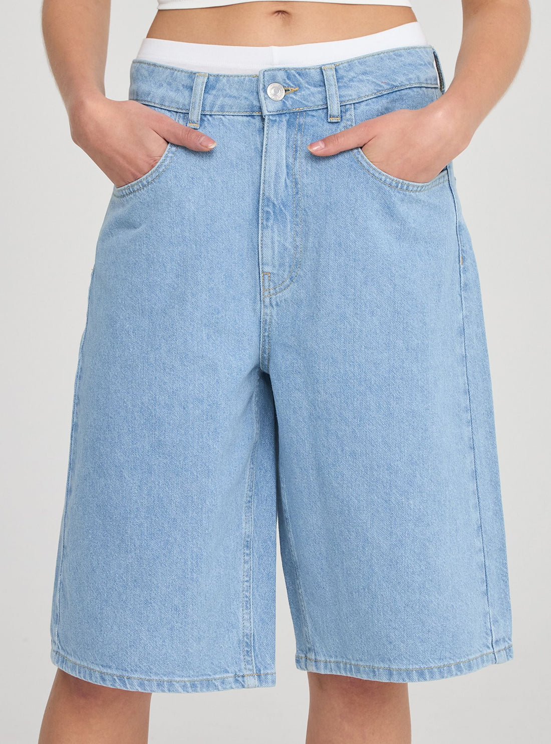 Bermuda di jeans chiaro