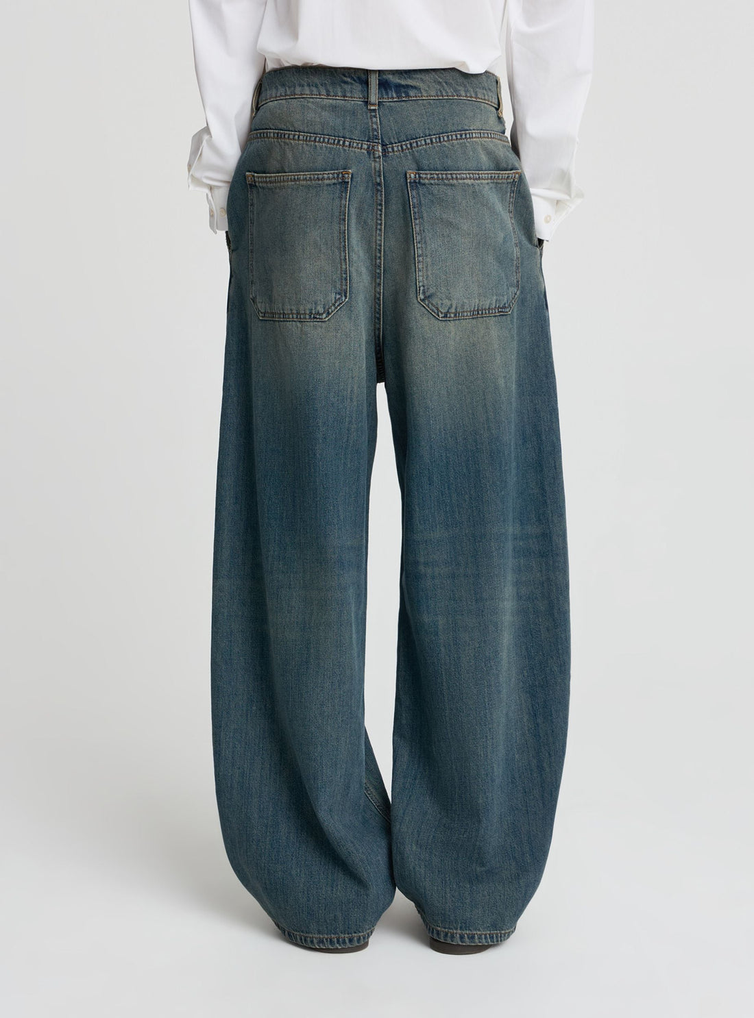 Jeans skater a tinta unita con lavaggio vintage