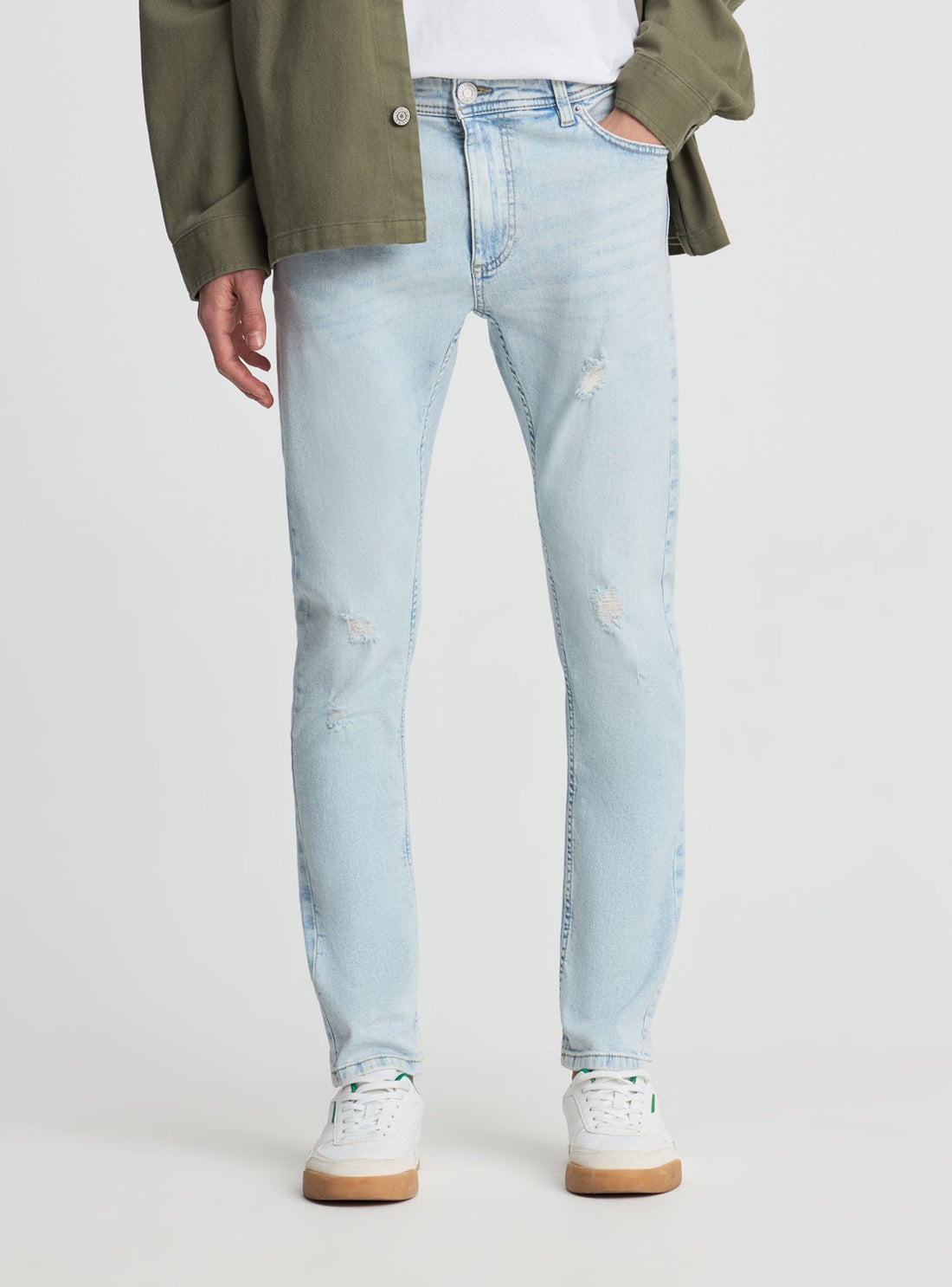 Jeans skinny con strappi